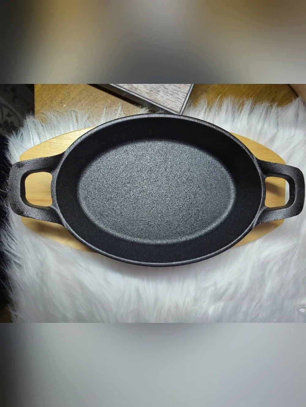 Cast Iron Oval Sizzler - Black with Wooden Trivet